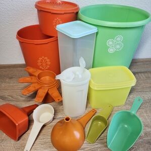 20 Pc VINTAGE TUPPERWARE RUBBERMAID Scoop Canister Funnel Measuring Cups Lot
